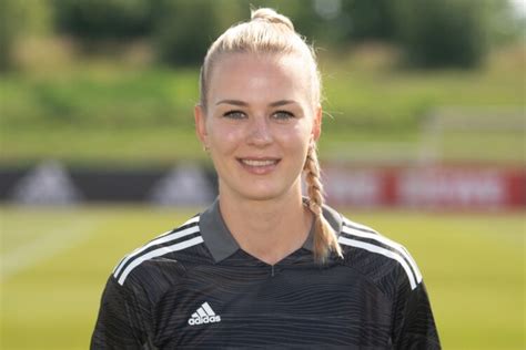 Hot Sexy Merle Frohms Bikini Pics