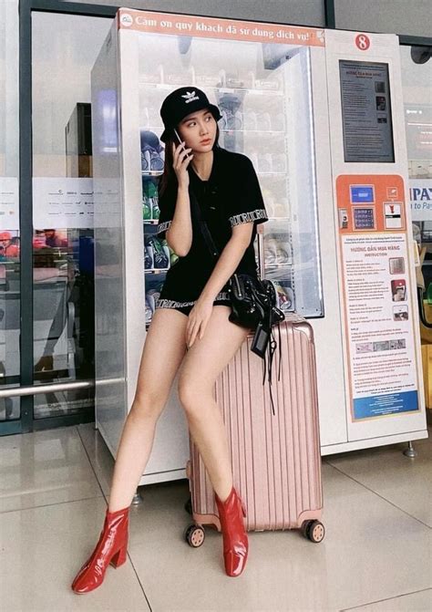 Huy N Lizzie Ng Nh Di N Bikini T O B O