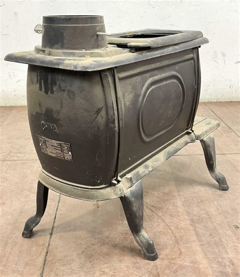 Lot Vogelzang Cast Iron Boxwood Stove