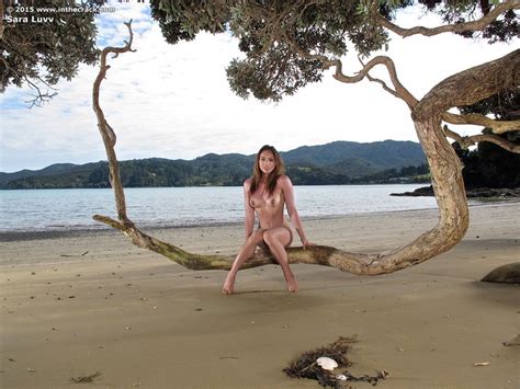 Sara Luvv At The Beach Showing Her Ass And Pussy Photos