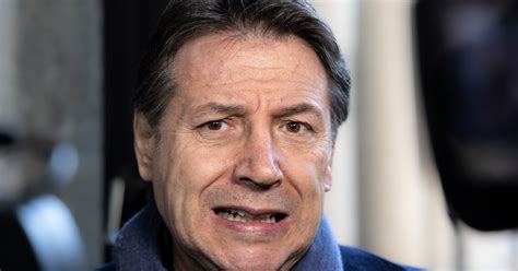 M S Giuseppe Conte Aggredito Da Un No Vax Protesta E Colpo Al Volto