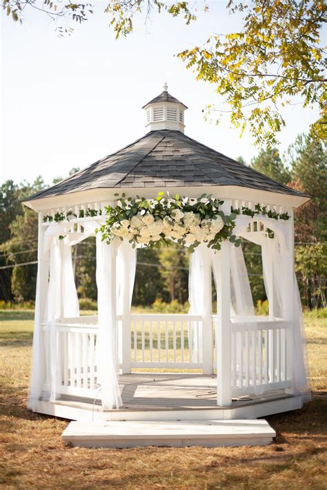 Gazebo Wedding Decor - jenniemarieweddings