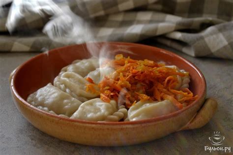 Картофельные вареники с поджаркой из лука и моркови | рецепт пошагово ...