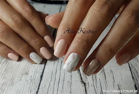 Dezente Nailart Nude Mit Marmorimitation Design Nageldesign