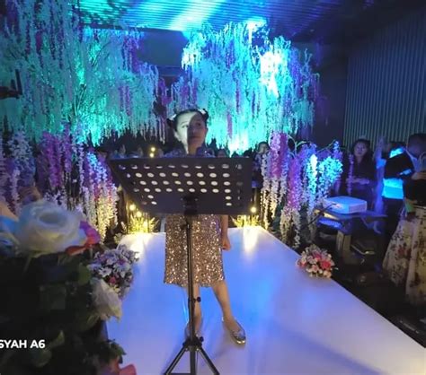 Potret Arsy Hermansyah Jadi Wedding Singer Sukses Memukau Tamu Undangan dengan Suaranya yang Indah