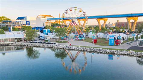 Top 7 Reasons to Visit Summerfest + Local's Tips to the Fest