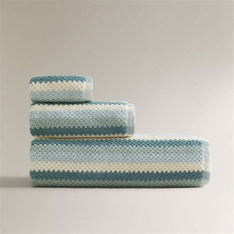 ZARA HOME Жаккардовое банное полотенце с геометрическим рисунком 30 x ...