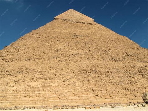 Premium Photo | Architecture of ancient egypt temples and pyramids