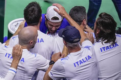 Berrettini è un gigante nel momento della vittoria cita i compagni È