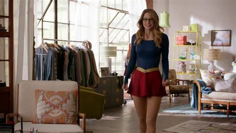 S Rie Supergirl Chega Ao Fim Veja A Evolu O Do Traje Da Hero Na Da Cw