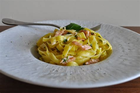 Cooking with Manuela: Fettuccine Pasta with Creamy Smoked Salmon Sauce