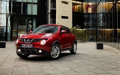 Фото обои Ниссан Жук, Nissan Juke, red, красный, стеклянное здание ...