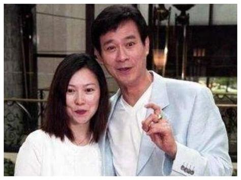 插足沈殿霞婚姻，25岁嫁给郑少秋，官晶华到底什么来头？财经头条