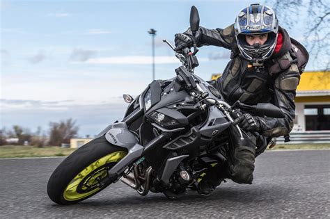 Naked Bike Test 2017