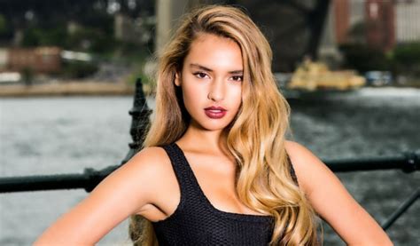 9 Hot Sexy Lydia Simonis Bikini Pics