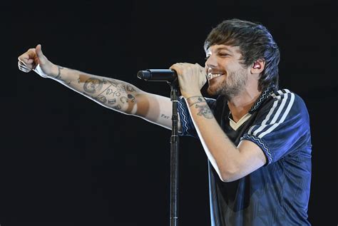 Hot Louis Tomlinson Pictures PS Celebrity