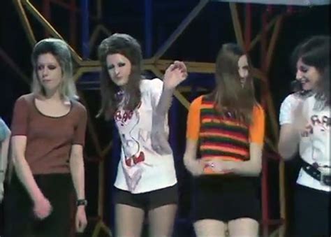 Hot Pants 1971 Memorable 1970 S Fashion Trends Glamour Daze