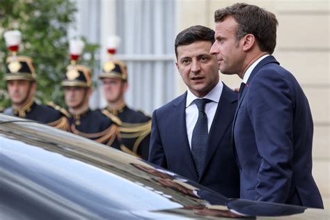 Photo Le Pr Sident Emmanuel Macron Raccompagne Volodymyr Zelensky Le