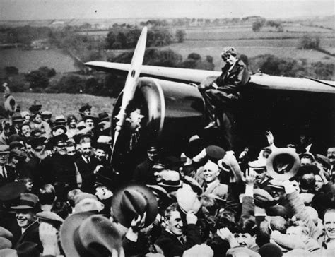 Amelia Earhart Solos The Atlantic Pioneers Of Flight