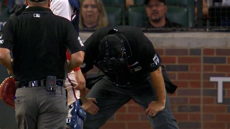 Umpire Mark Ripperger leaves the game due to injury | 09/03/2022 | MLB.com