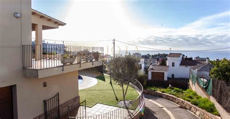 Casa De Habitaciones Piscina Y Licencia Tur Stica En Lloret De Mar