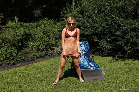 Pretty Teen Minxx Marley Gets Naked Outside And Spreads Her Pussy Photos