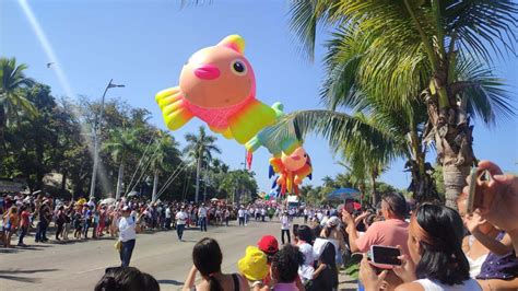 En Acapulco así se vivió el desfile de globos gigantes por Día de