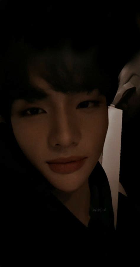 Enigma Ft Hwang Hyunjin Gambar Orang Orang Potret Diri