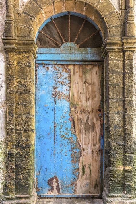 Vieille Et Superficielle Par Les Agents Porte Maroc Photo Stock