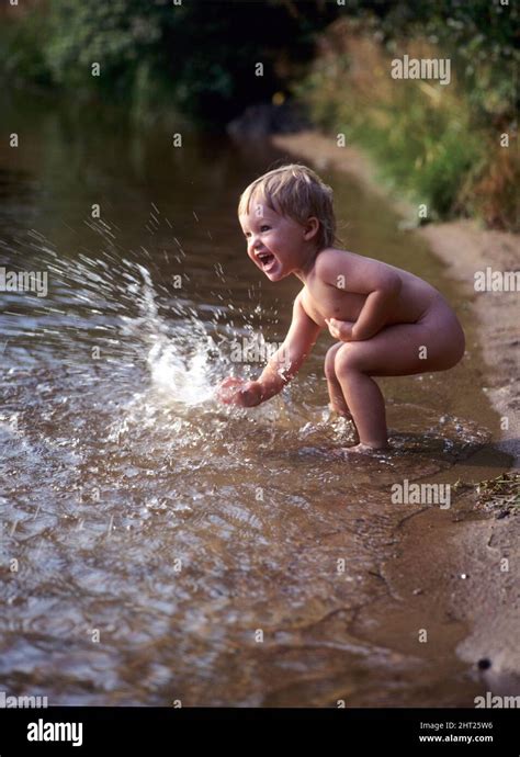 Ni O Tirando Agua Fotos Und Bildmaterial In Hoher Aufl Sung Alamy