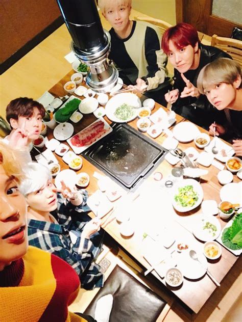 Masuk Billboard Hot 100 BTS Melakukan Mukbang Di V Live Kpop Squad Media All About K Pop