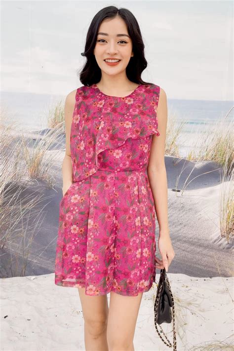 10 mẫu jumpsuit đi biển HOT TREND nàng nên thêm vào tủ đồ hè này