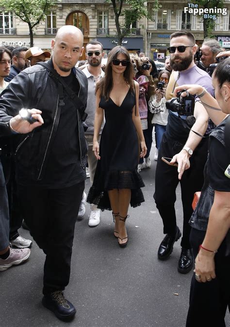 Emily Ratajkowski Displays Her Sexy Tits At The Viktor Rolf Haute Couture Show In Paris