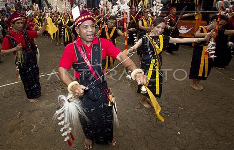 Ritual Adat Reba Ngada Antara Foto