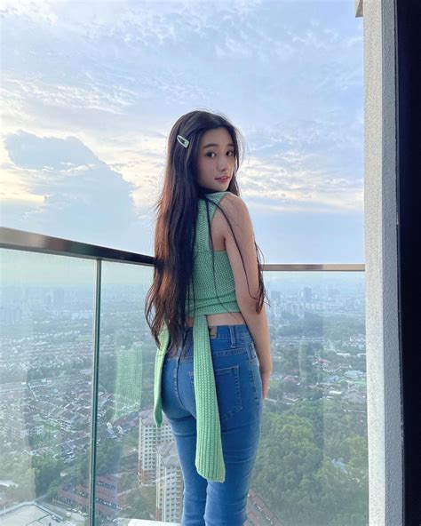 Hào hứng đăng ảnh selfie xinh đẹp nàng hot girl uất ức khi bị CĐM soi chấm đen khó hiểu zoom