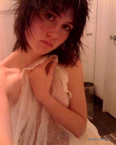 Babe Flashing Her Perky Breasts While Selfshooting Porn Pictures XXX