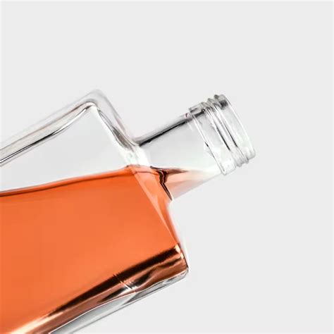 Customized Logo Square 500 Ml Gin Vodka Rum Liquor Glass Whiskey Bottle