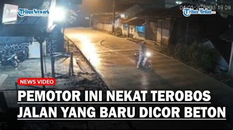 VIRAL Pengendara Motor Ini Nekat Terobos Jalan Cor Beton Yang Masih