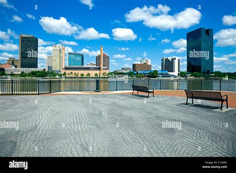 Downtown Skyline Maumee River Toledo Hi Res Stock Photography And