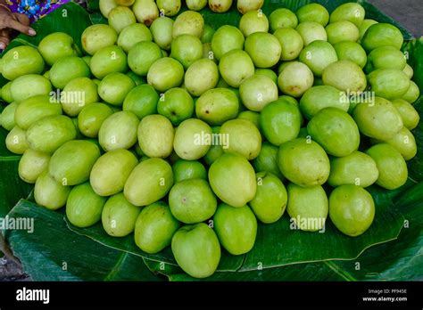 Chinese apple hi-res stock photography and images - Alamy