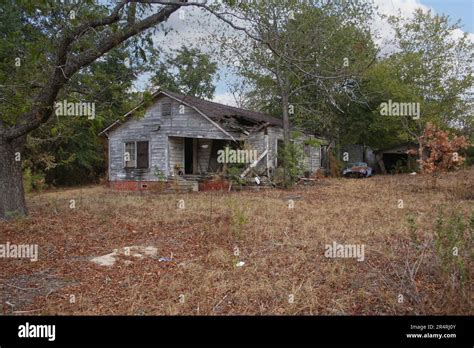 Abandoned Farmhouse Located In Rural East Texas Tyler Texas Stock