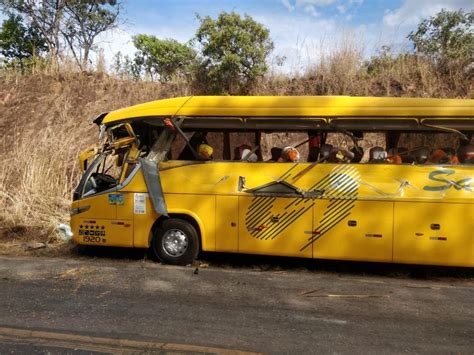 Acidente Entre ônibus E Carreta Mata Passageiro E Deixa Feridos Em Unaí