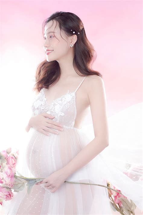 Nhan sắc phía sau ống kính của nữ MC Thời tiết hot nhất nhì VTV