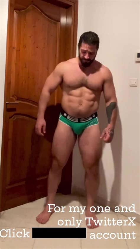Hot Muscle Hunk Poses 2 ThisVid