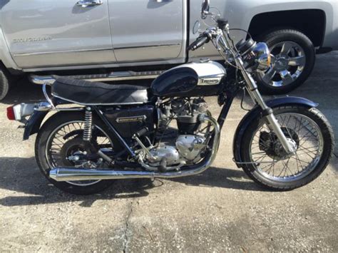 1976 Bonneville T140v