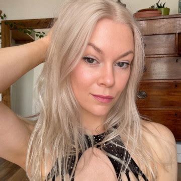 Charlieflexi OnlyFans Toned Blonde Creator Charlie Flexi