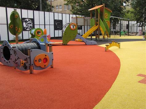 Резиновое покрытие для улицы в Москве и Московской области.