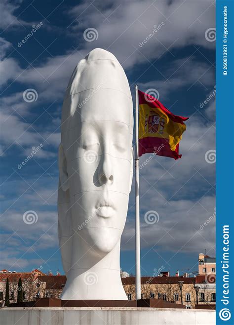 Modern Sculpture Titled Julia By Jaume Plensa Sune Located At The Plaza