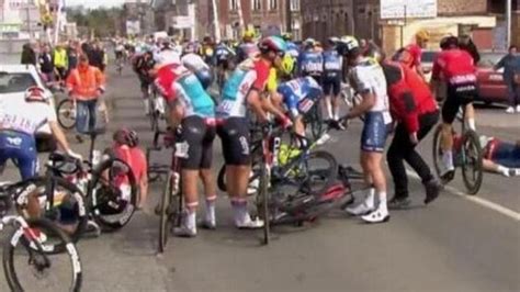 Ciclismo Parigi Roubaix Caduta Per Viviani Lazzurro Costretto Al