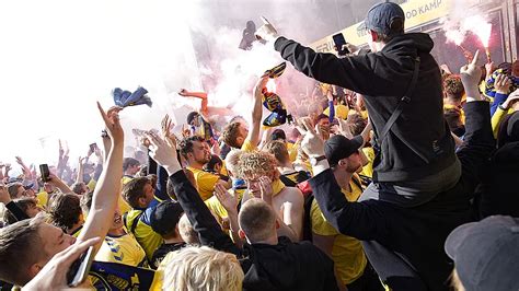 AGF fans skal tilbageholdes efter kamp på Brøndby Station TV 2 Kosmopol